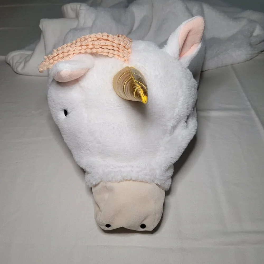Pillowfort Unicorn Hooded Blanket 40x50 Super Soft White